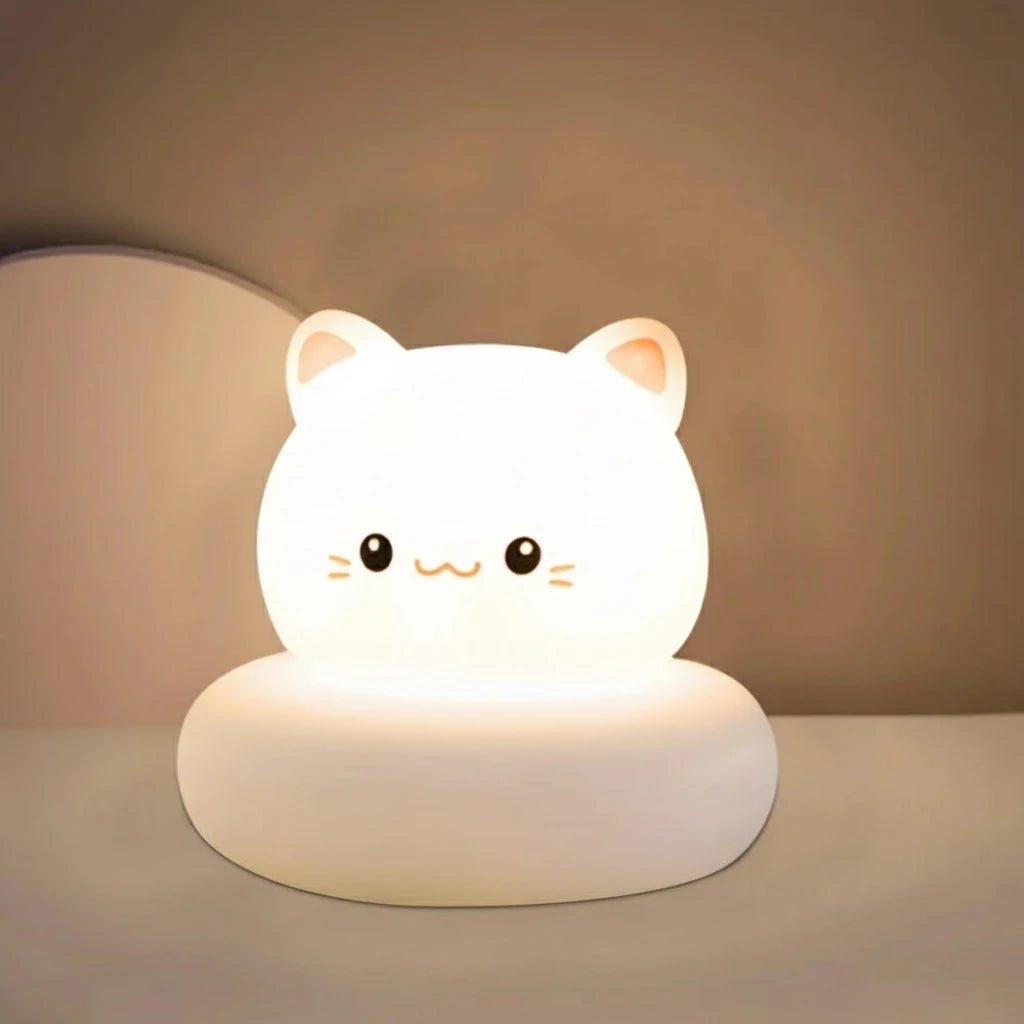 Veilleuse chat pour bébé – lumière apaisante et douce – design kawaii pour chambre d’enfant – aide au sommeil et rassure la nuit – Kalinatur™

